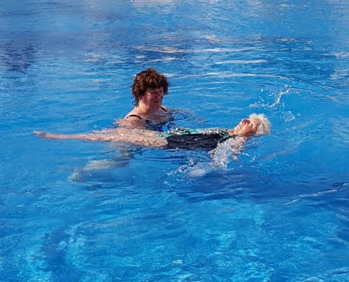 Ellen H. hulp met zwemmen